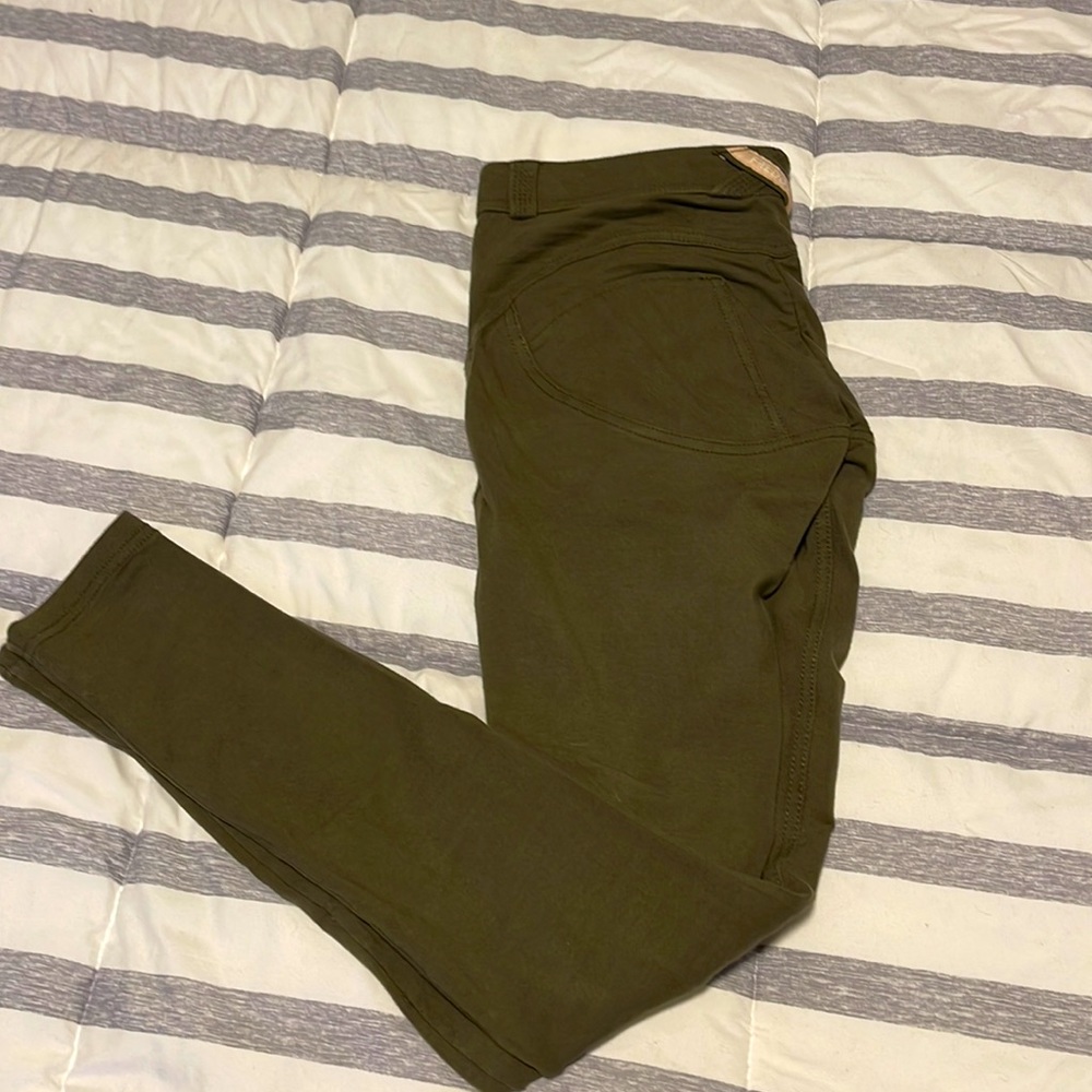 Excellent used condition!! Freddy butt shaping jeans. Size XSmall. Olive green